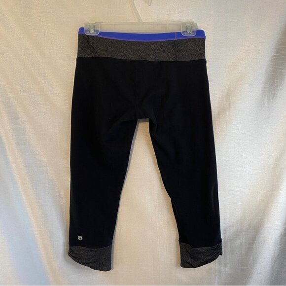 Lululemon Wunder Under Crop Size  6 - Picture 7 of 10